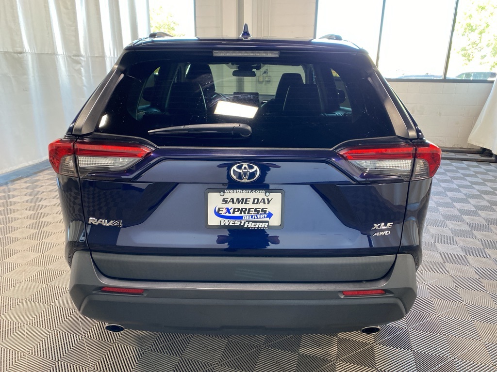 2022 Toyota RAV4 XLE Premium photo 4