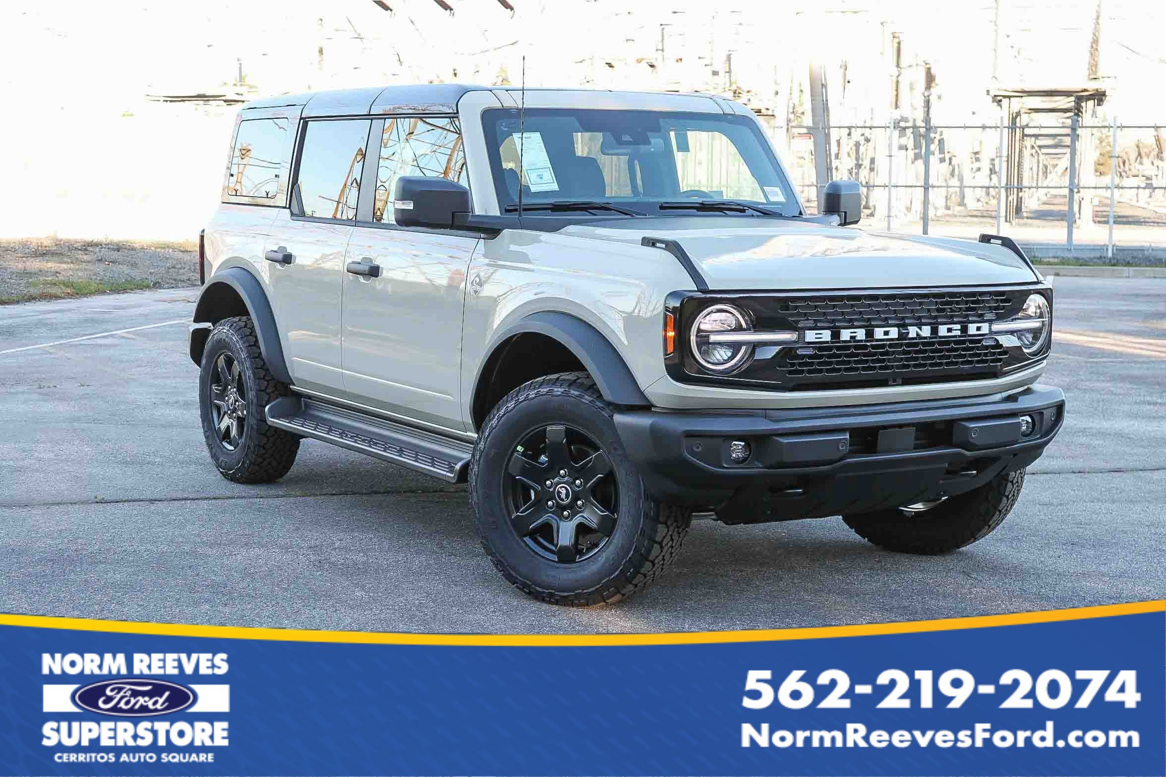 2025 Ford Bronco 4-Door Outer Banks's photo