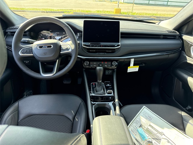 2026 Jeep Compass Latitude photo 2