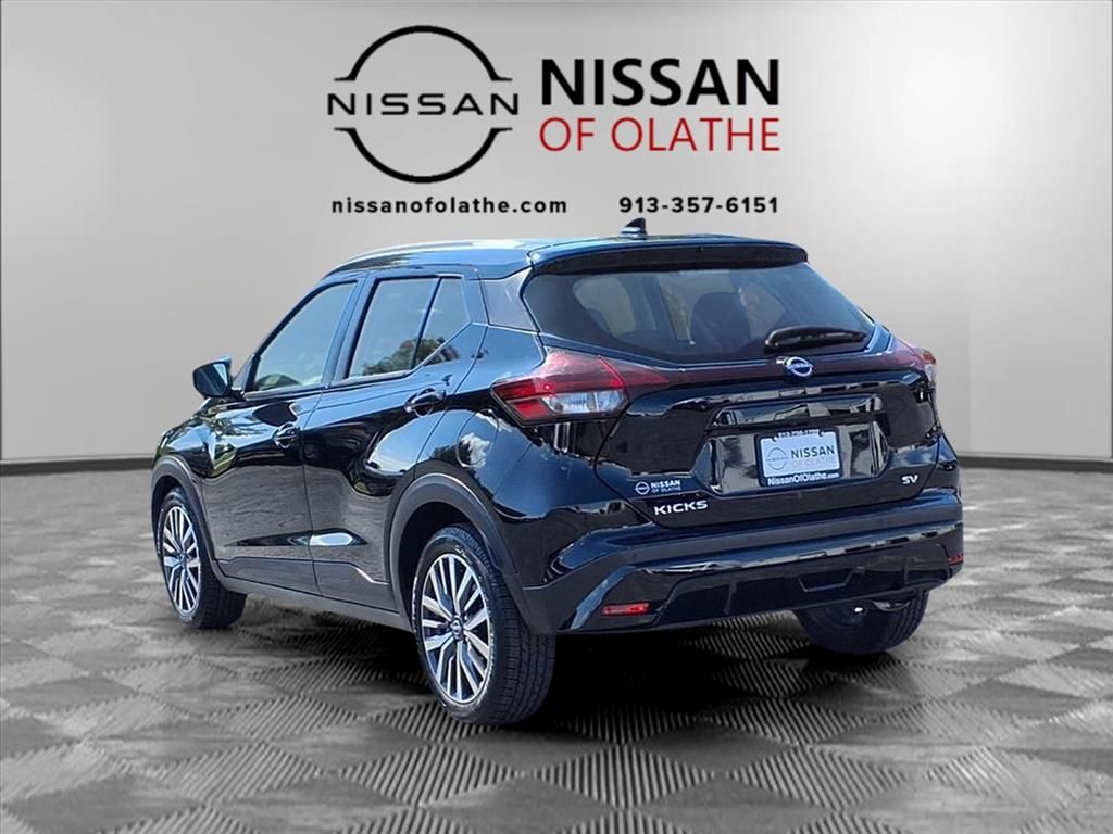 2022 Nissan Kicks SV photo 3