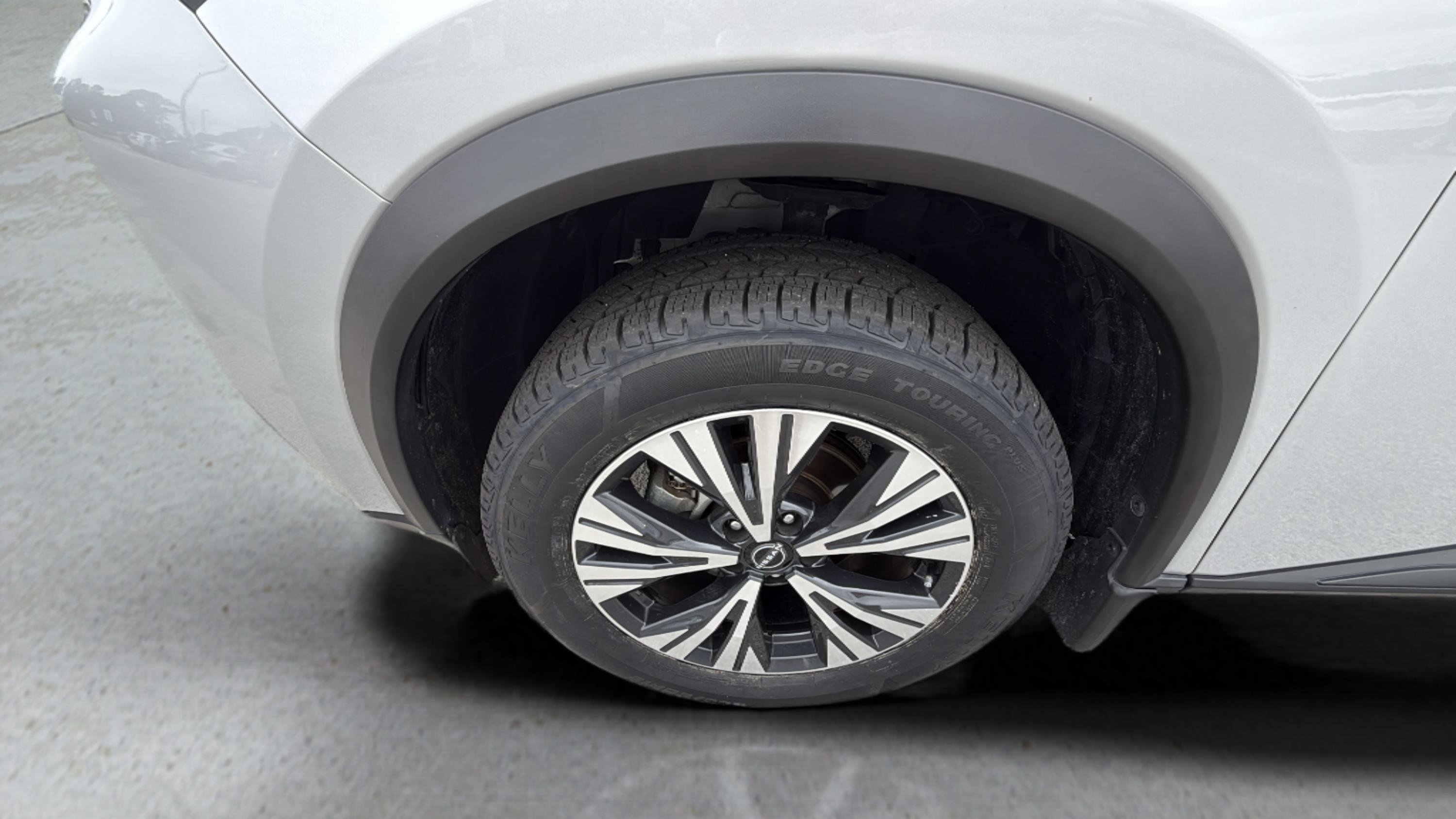 2023 Nissan Rogue SV photo 13