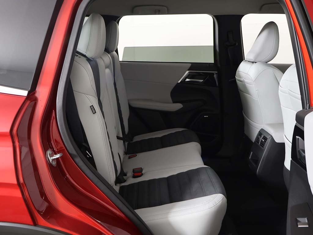 2025 Mitsubishi Outlander SE Ralliart photo 30