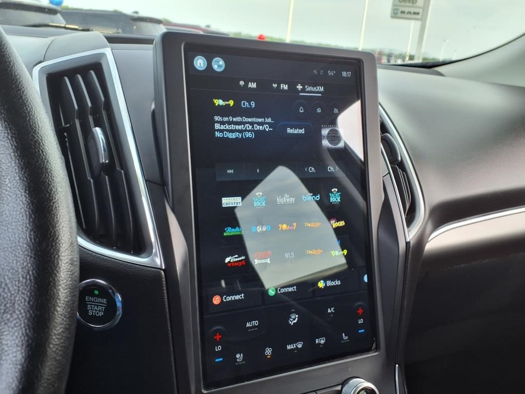 2022 Ford Edge Titanium photo 18
