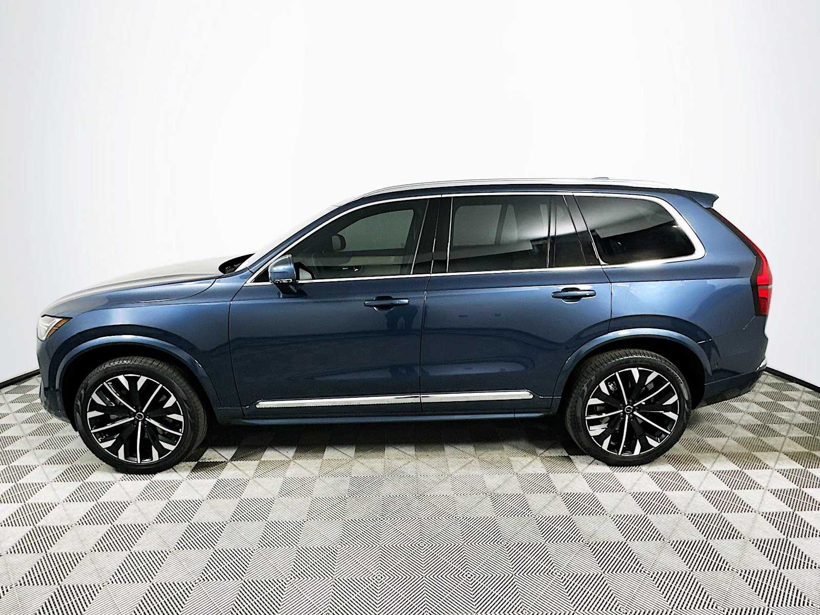 2025 Volvo XC90 AWD Plus photo 4