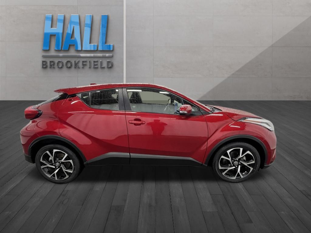 2020 Toyota C-HR XLE photo 6