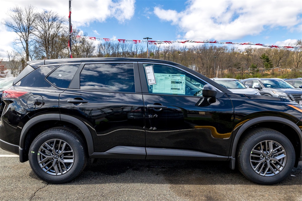 2025 Nissan Rogue S photo 4