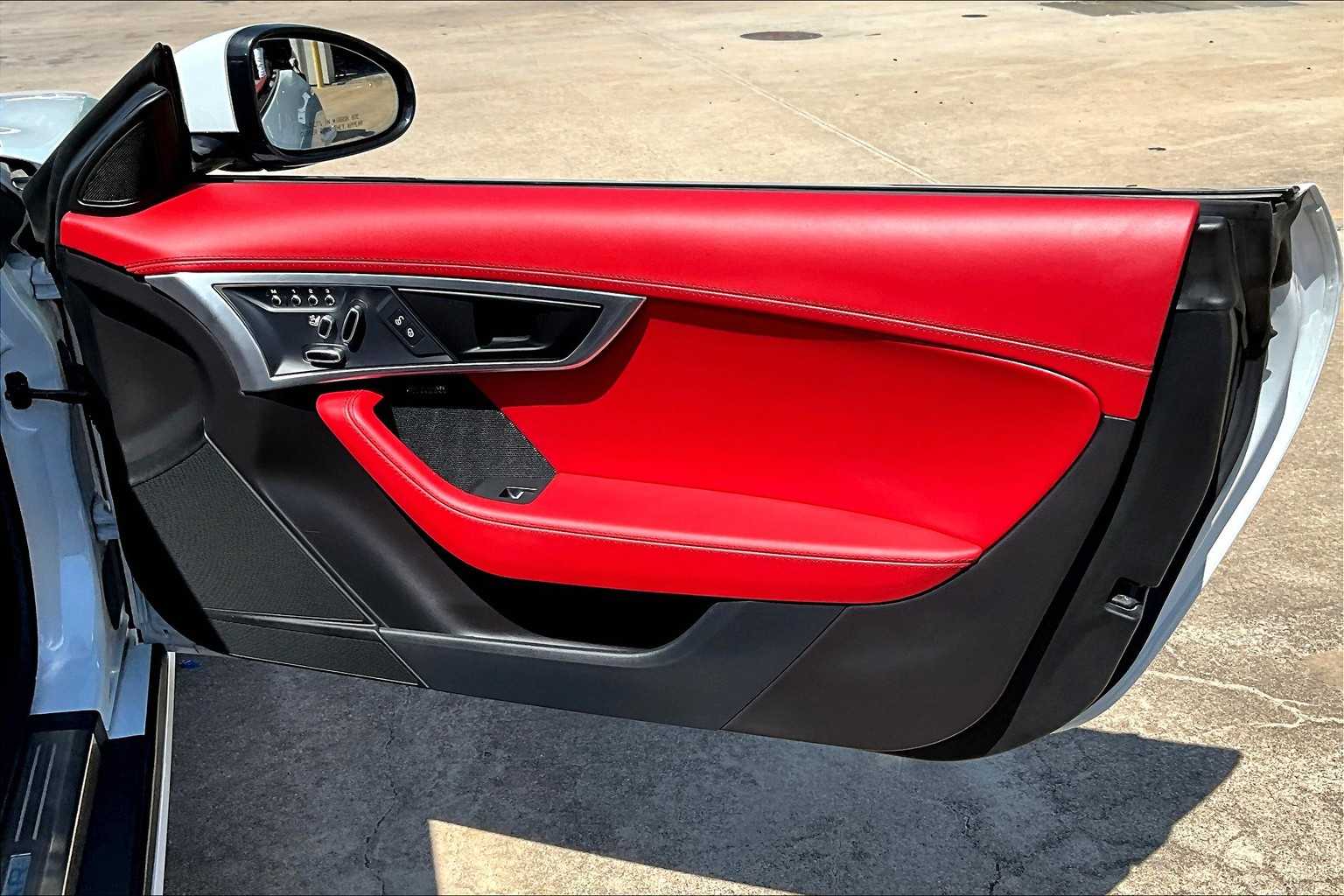 2020 Jaguar F-TYPE R photo 18