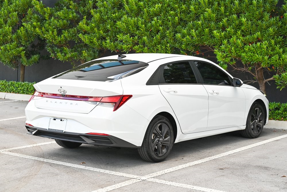 2023 Hyundai Elantra SEL photo 4