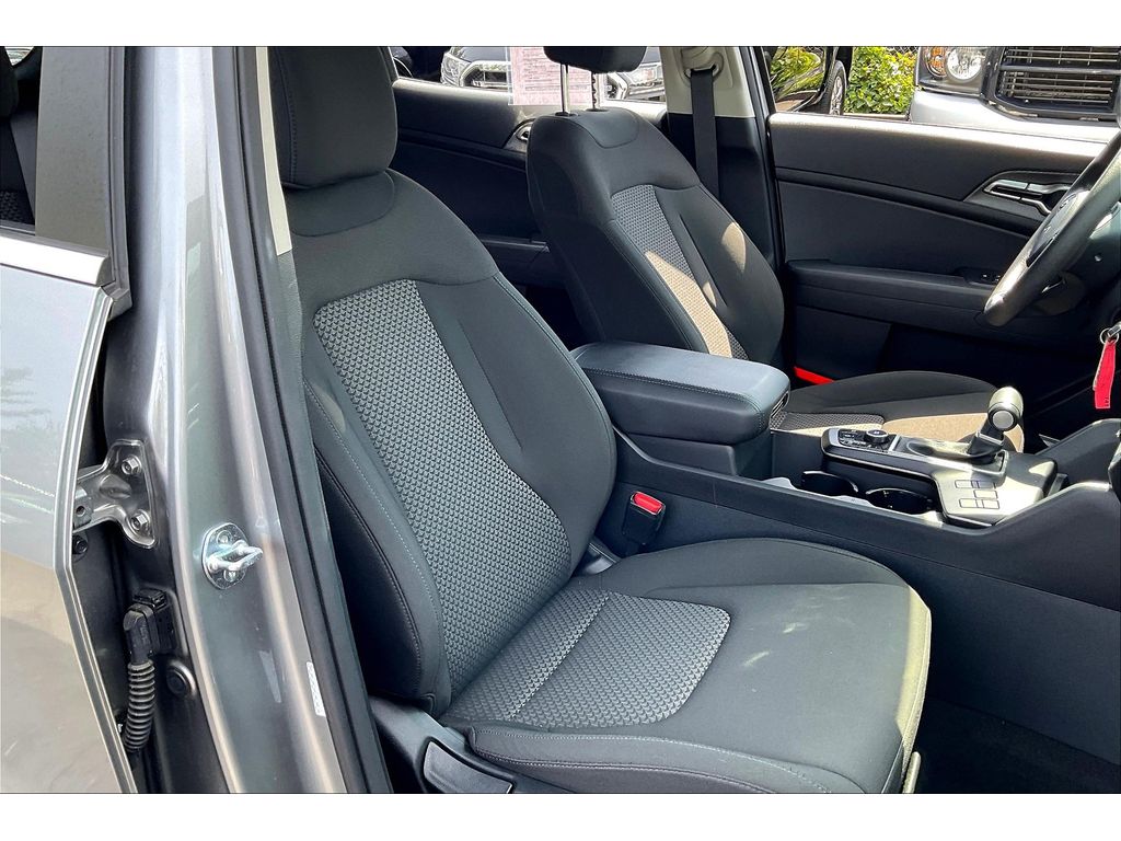 2024 Kia Sportage LX photo 7