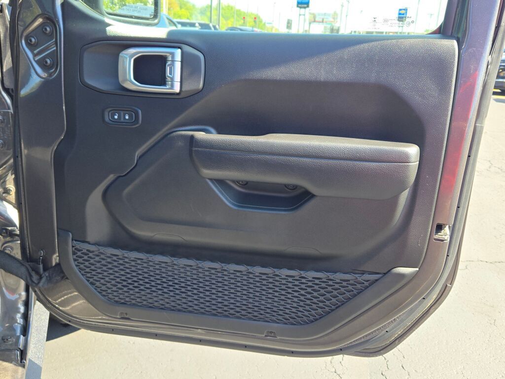 2022 Jeep Gladiator Altitude photo 9