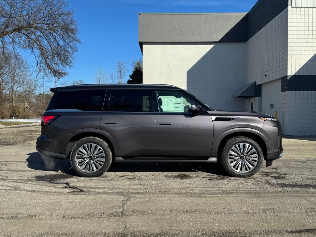 2025 Infiniti QX80 Luxe photo 2