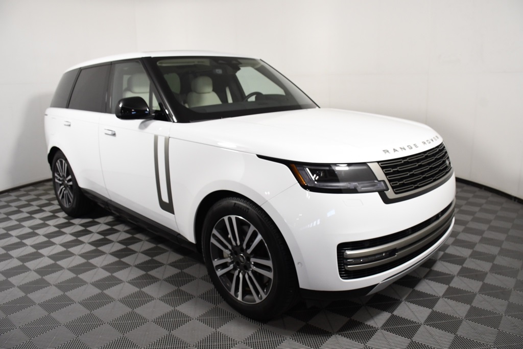 2025 Land Rover Range Rover SE photo 8