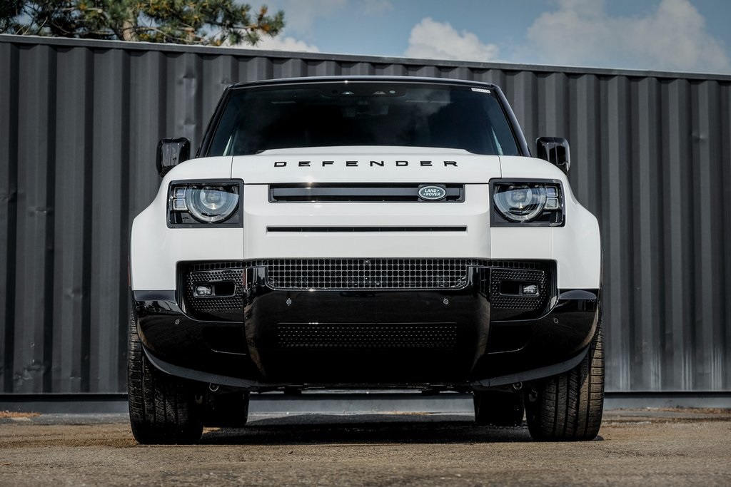 2025 Land Rover Defender 110 X-Dynamic SE photo 6