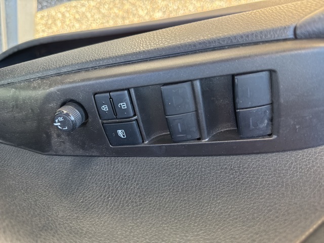 2022 Toyota Camry Hybrid LE photo 16