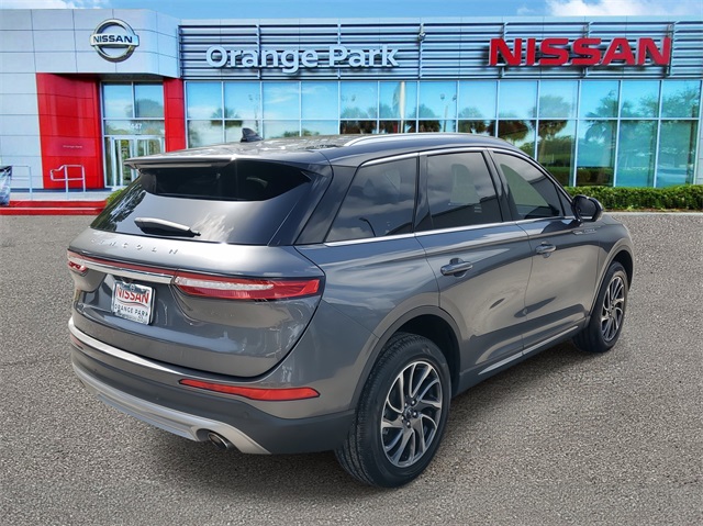 2021 Lincoln Corsair Standard photo 2
