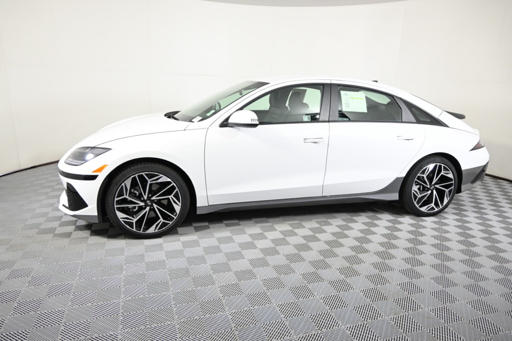 2024 Hyundai Ioniq 6 SEL photo 2