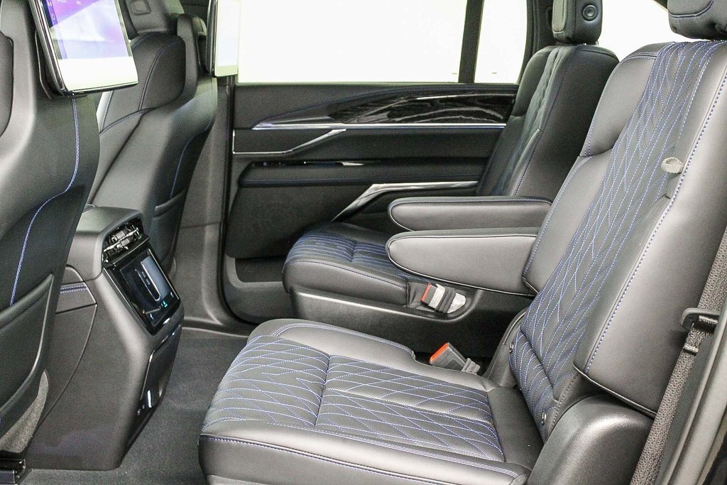 2026 Cadillac Escalade IQ Sport photo 18