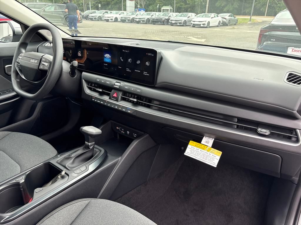 2025 Kia K4 LXS photo 29