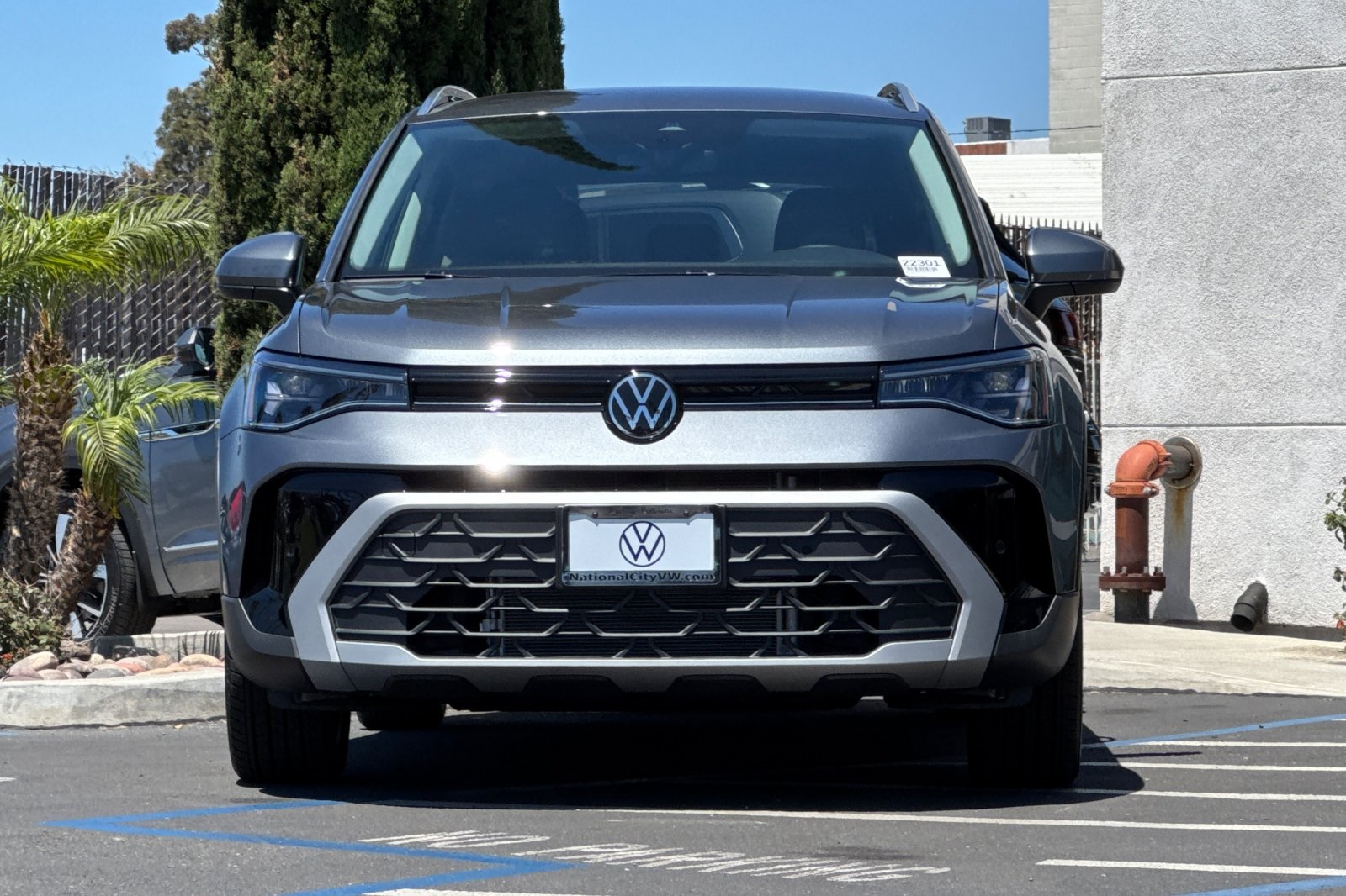 2025 Volkswagen Taos SE photo 3