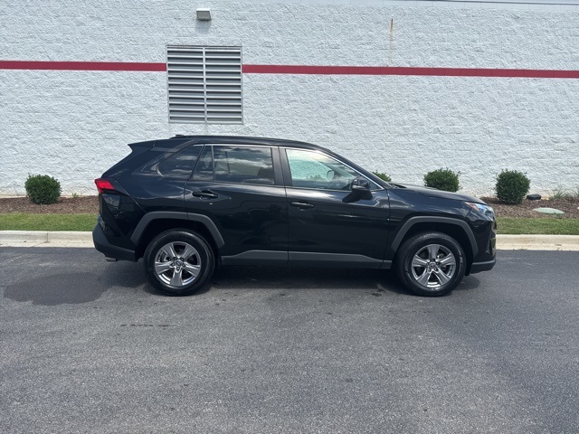 2024 Toyota RAV4 XLE photo 3