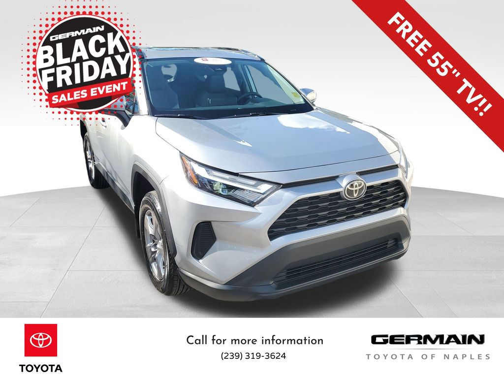 2025 Toyota RAV4 XLE photo 4