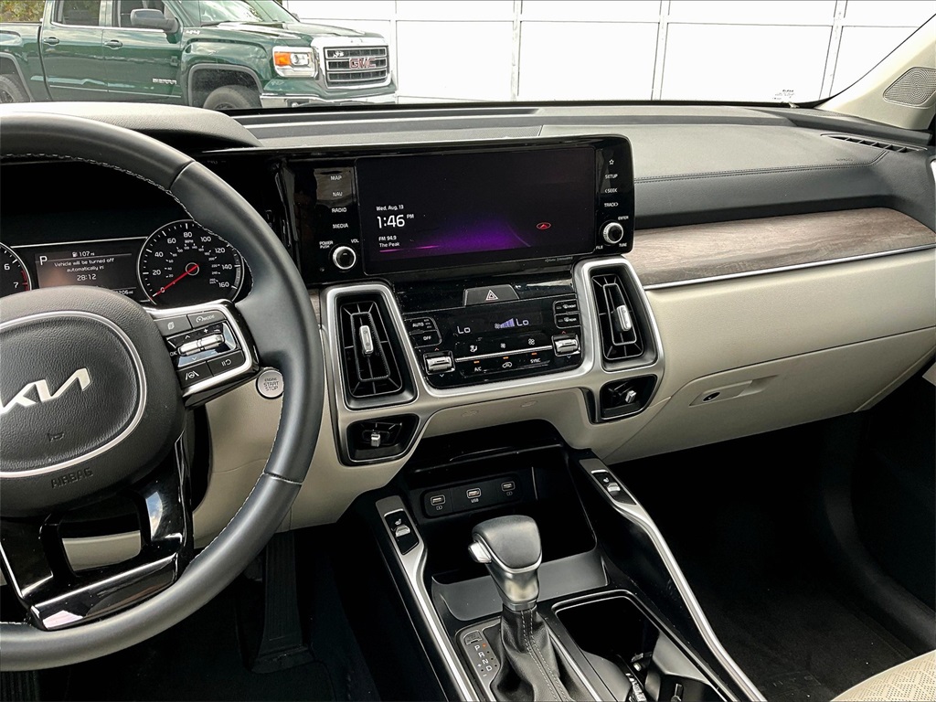 2022 Kia Sorento S photo 19