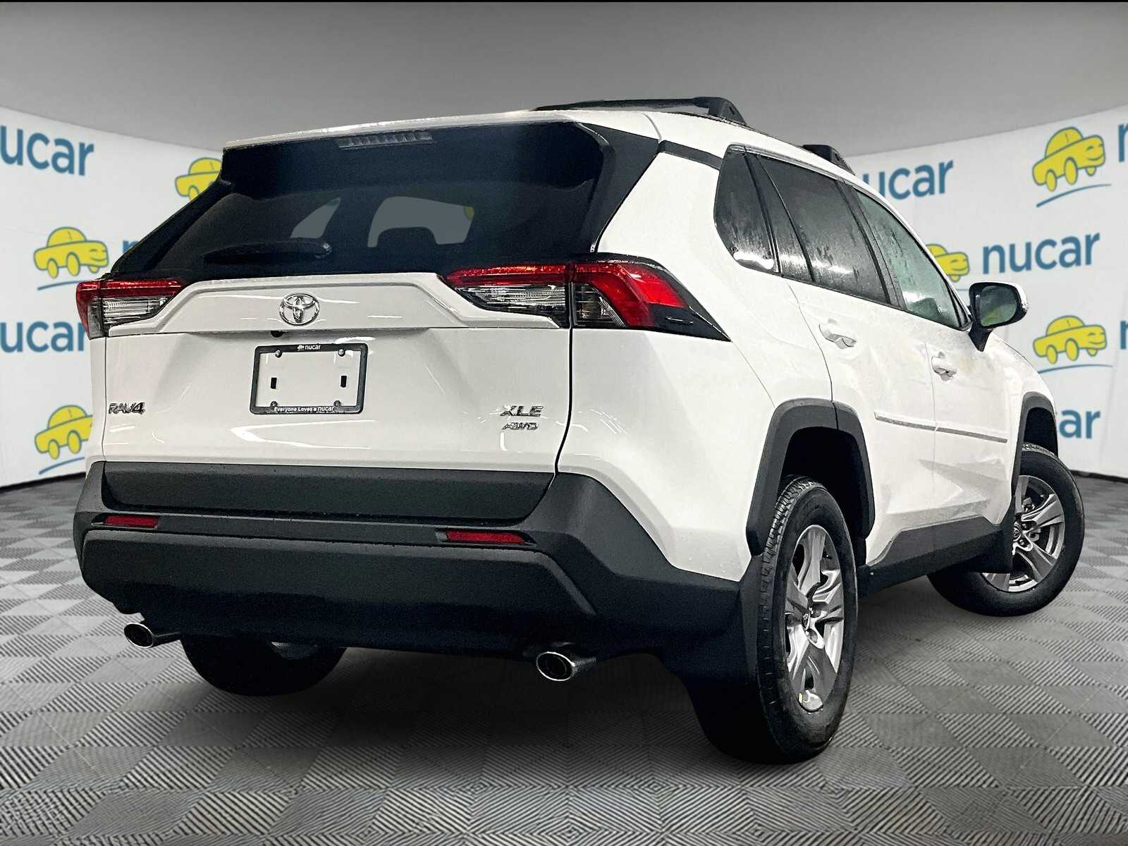 2025 Toyota RAV4 XLE photo 4