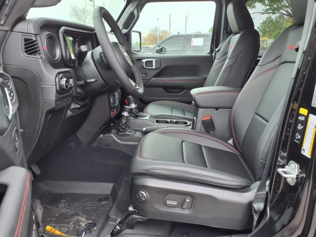 2025 Jeep Wrangler Rubicon photo 3