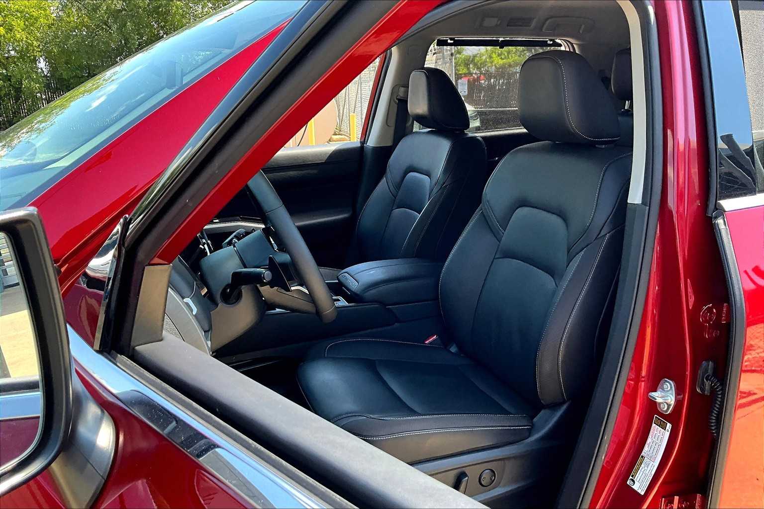 2024 Nissan Pathfinder SL photo 4