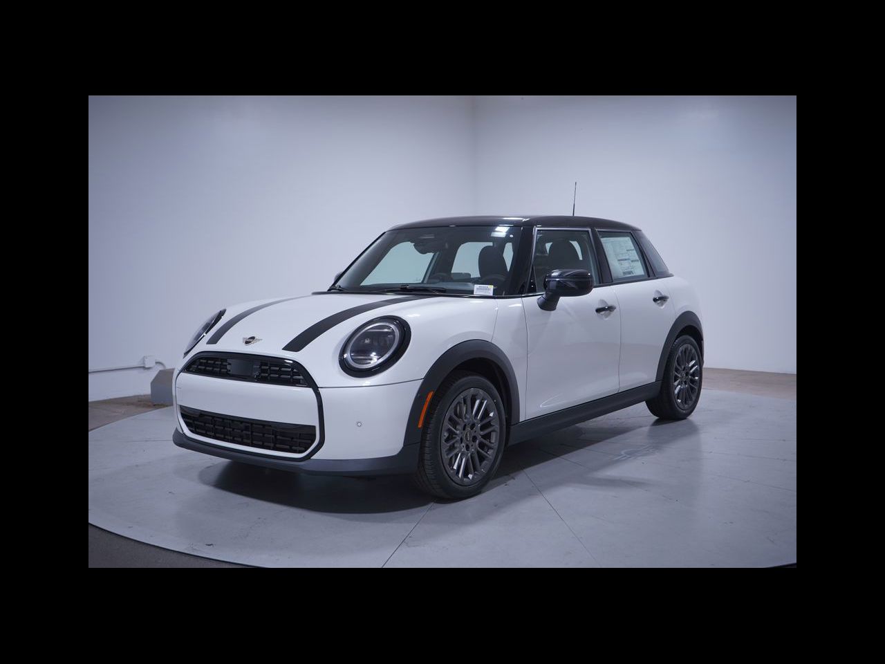 2026 MINI Hardtop 4 Door's photo