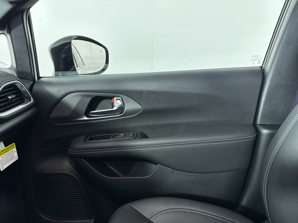 2026 Chrysler Voyager LX photo 30