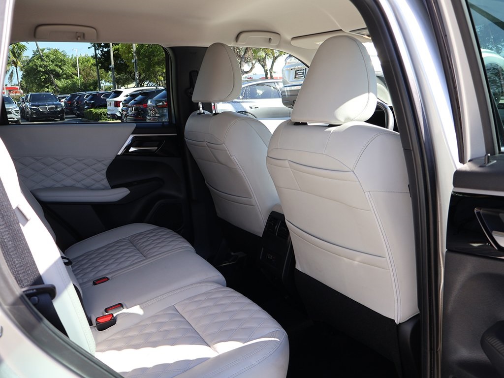2022 Mitsubishi Outlander SEL photo 31