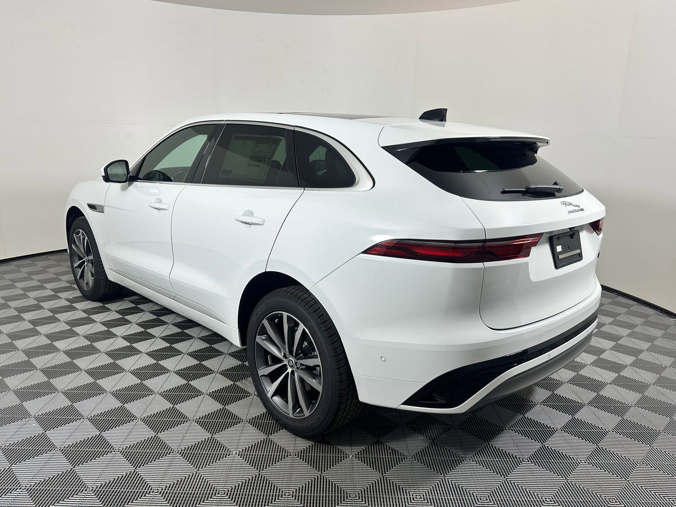 2026 Jaguar F-PACE P250 R-Dynamic S photo 3