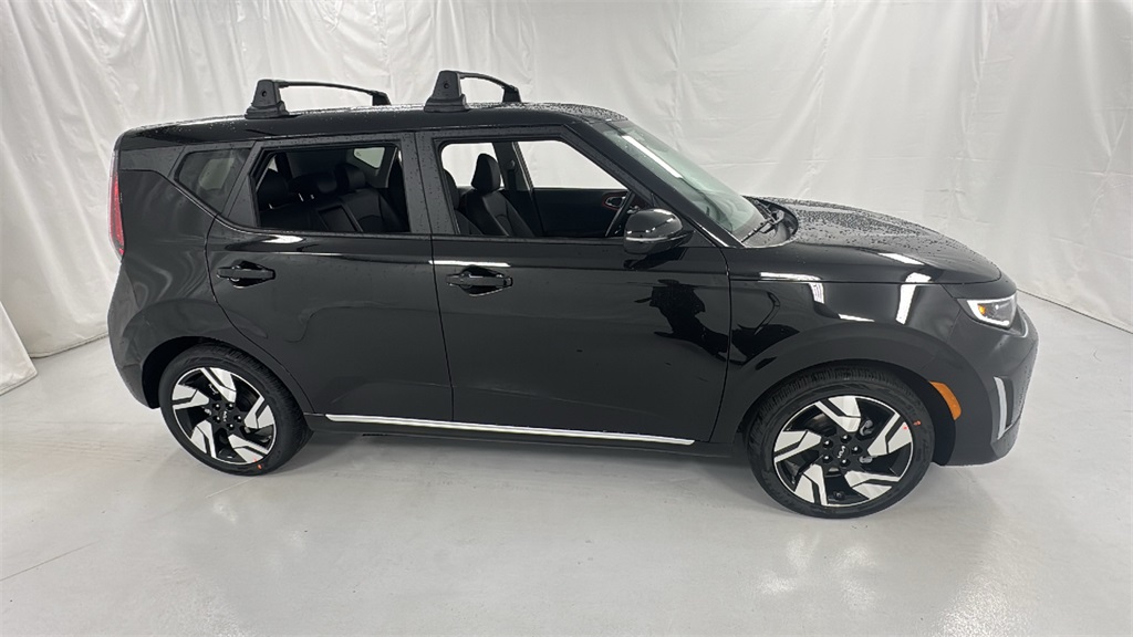 2025 Kia Soul GT-Line photo 2