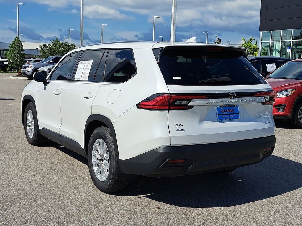 2024 Toyota Grand Highlander XLE photo 7