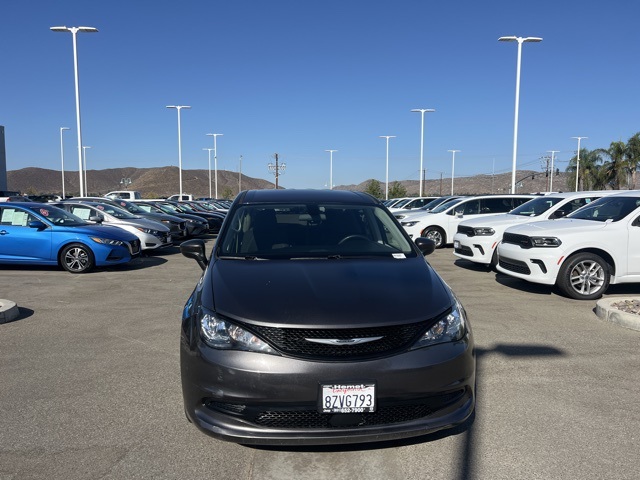 2022 Chrysler Voyager LX photo 2