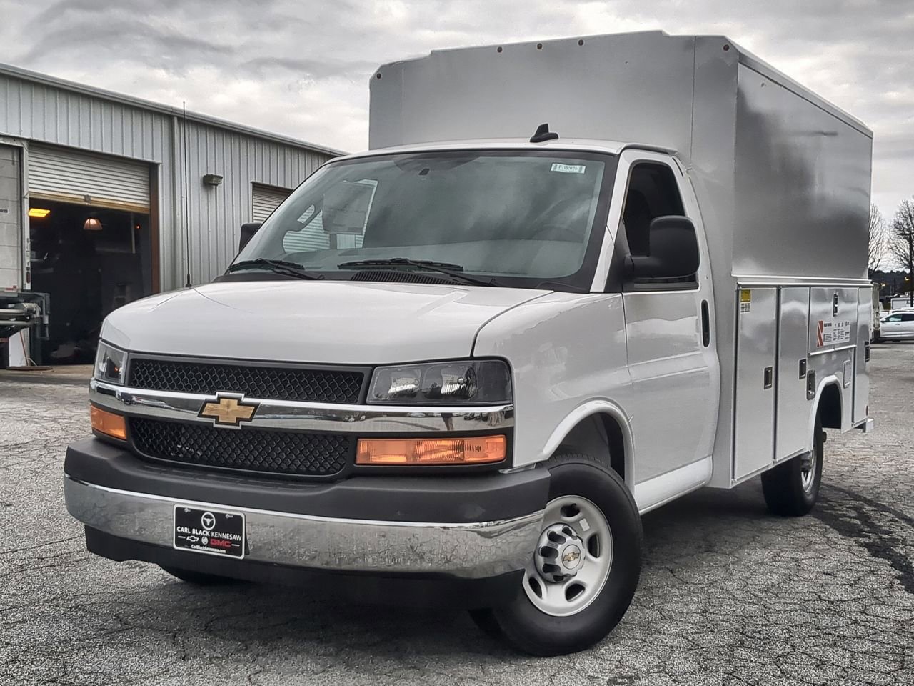 2025 Chevrolet Express Cutaway Base's photo