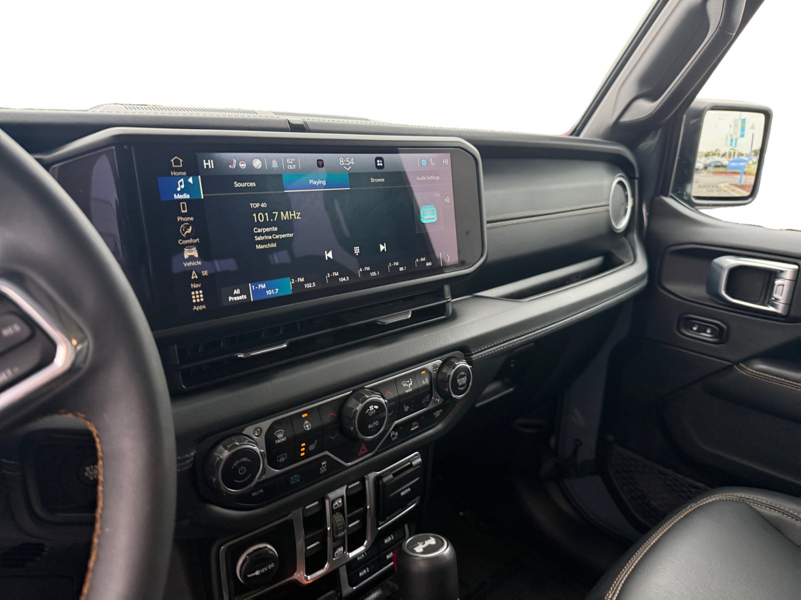 2024 Jeep Wrangler Sahara 4xe photo 12