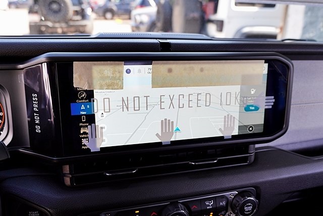 New 2025 Hydro Blue Pearl-Coat Exterior Paint Jeep Sport S image 33