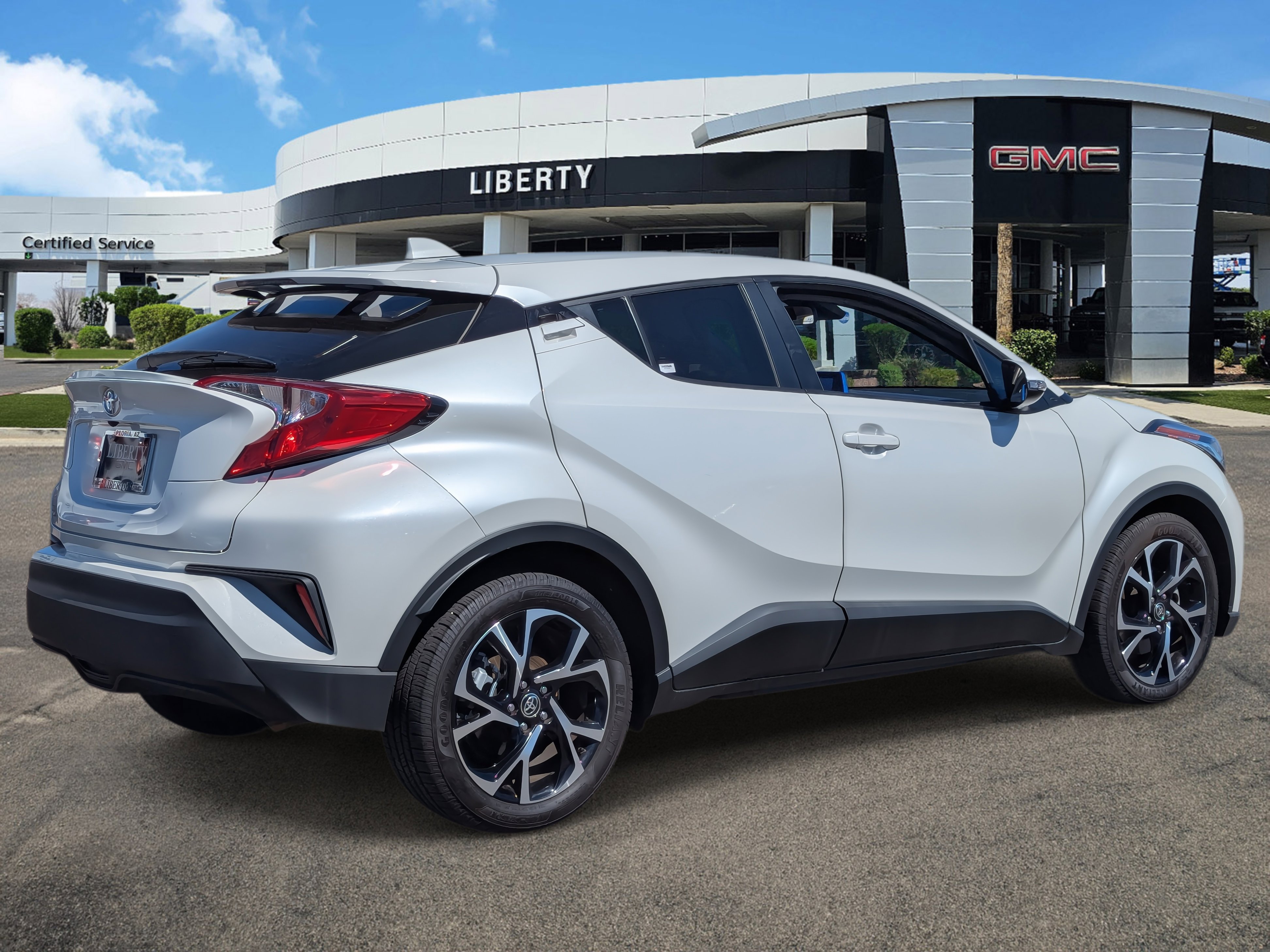 2021 Toyota C-HR LE photo 2