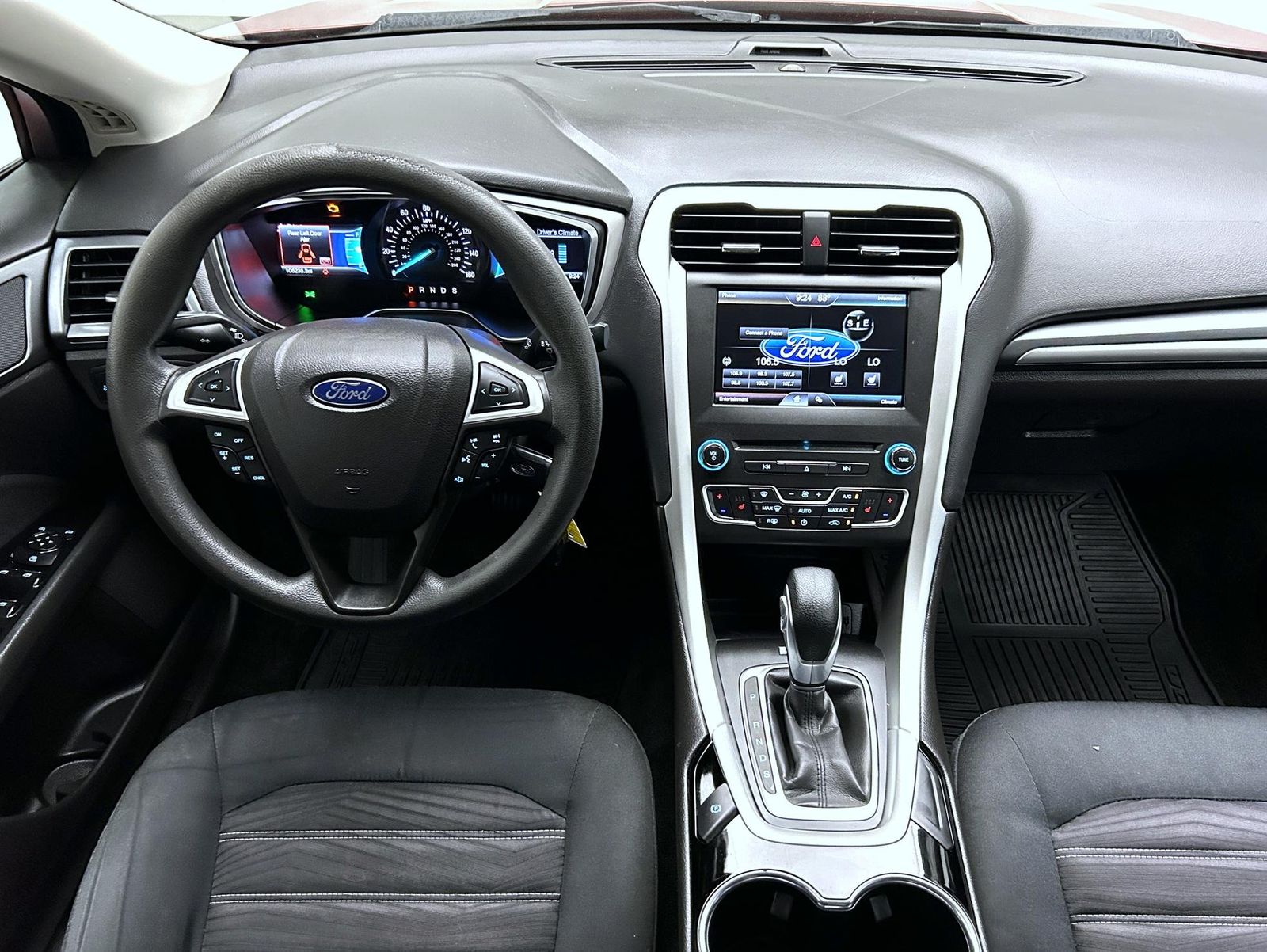 2016 Ford Fusion SE photo 12