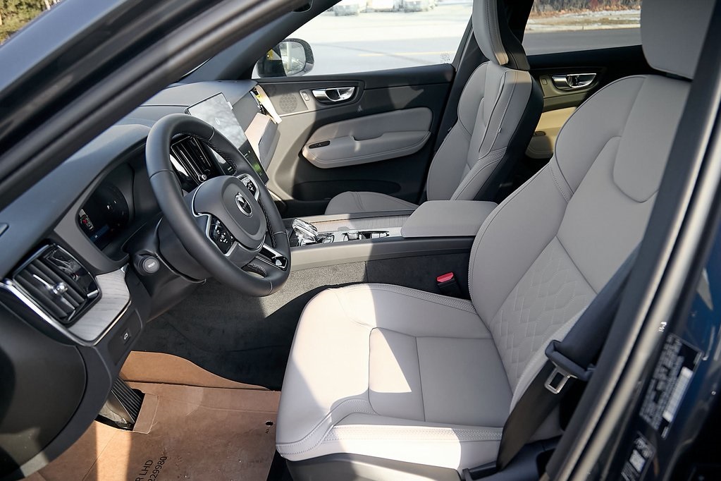 2026 VOLVO XC60 - Image 13
