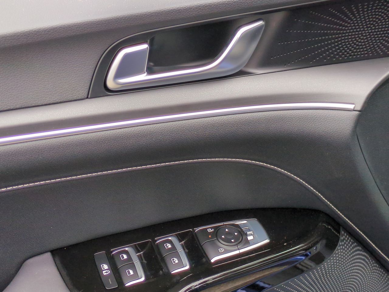 2025 Kia K5 GT-Line photo 18