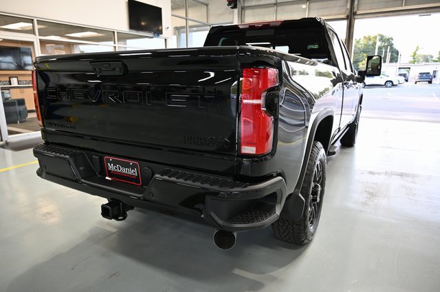 2025 Chevrolet Silverado 2500HD High Country photo 3