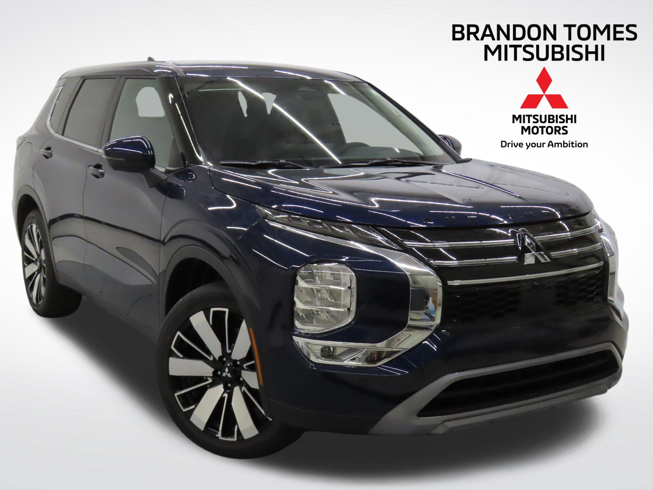 2025 Mitsubishi Outlander SE's photo