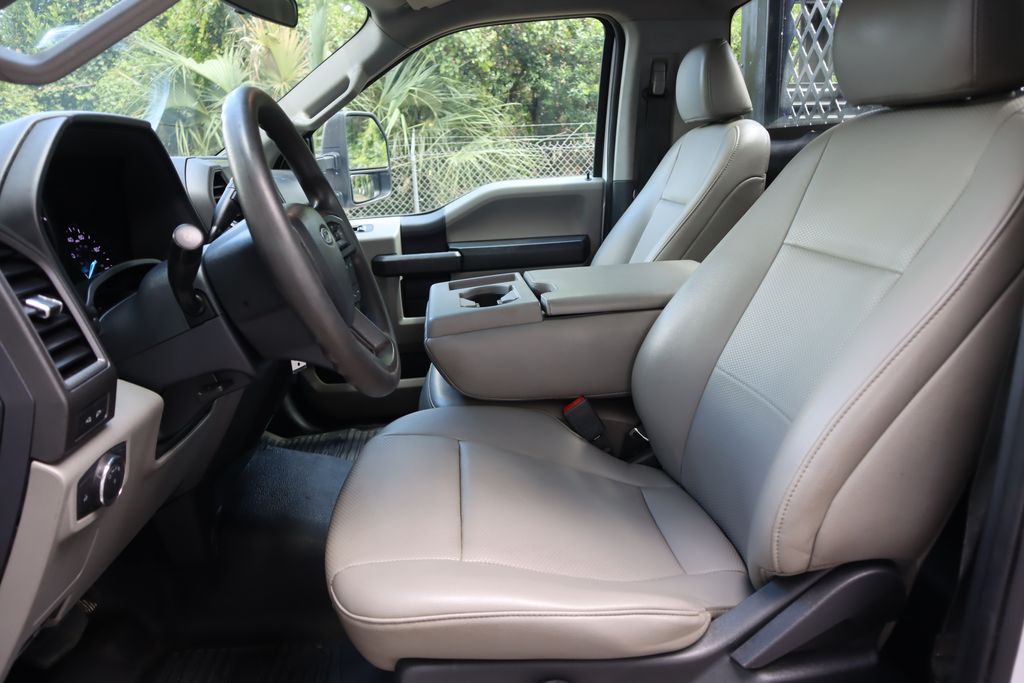 2022 Ford F-550 photo 13