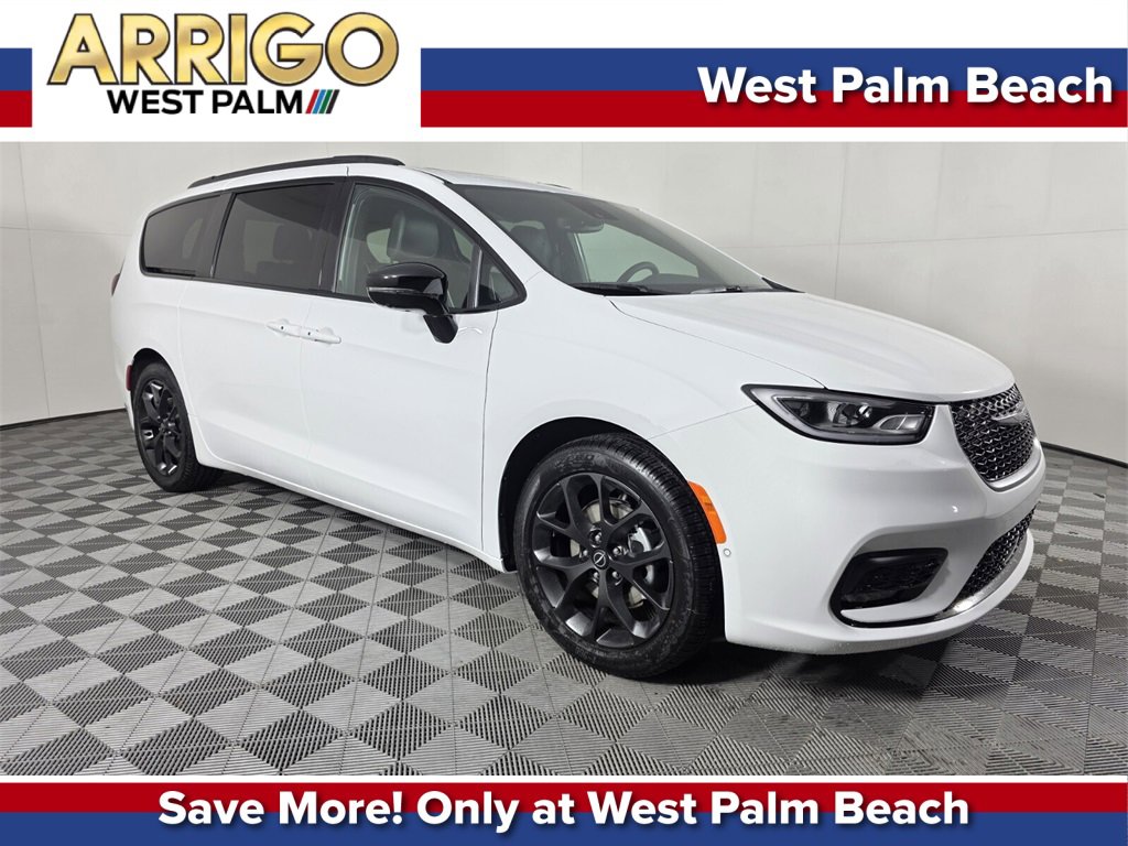 2026 Chrysler Pacifica Limited's photo