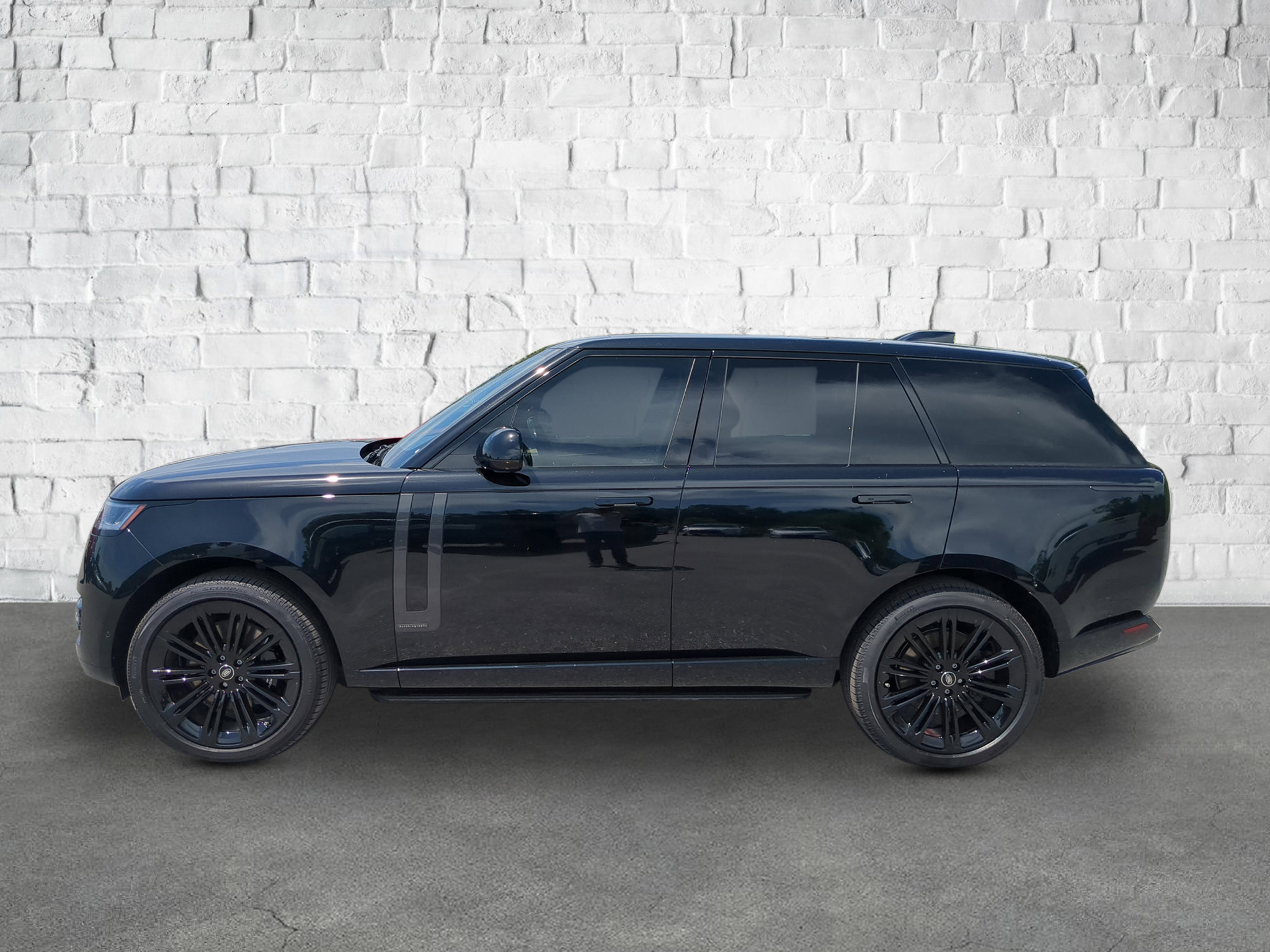 2025 Land Rover Range Rover Autobiography photo 3