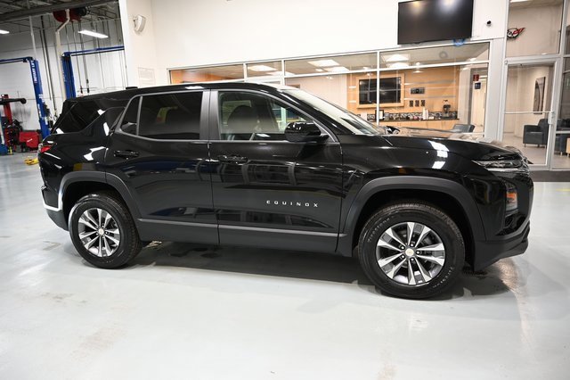 2026 Chevrolet Equinox LT photo 2