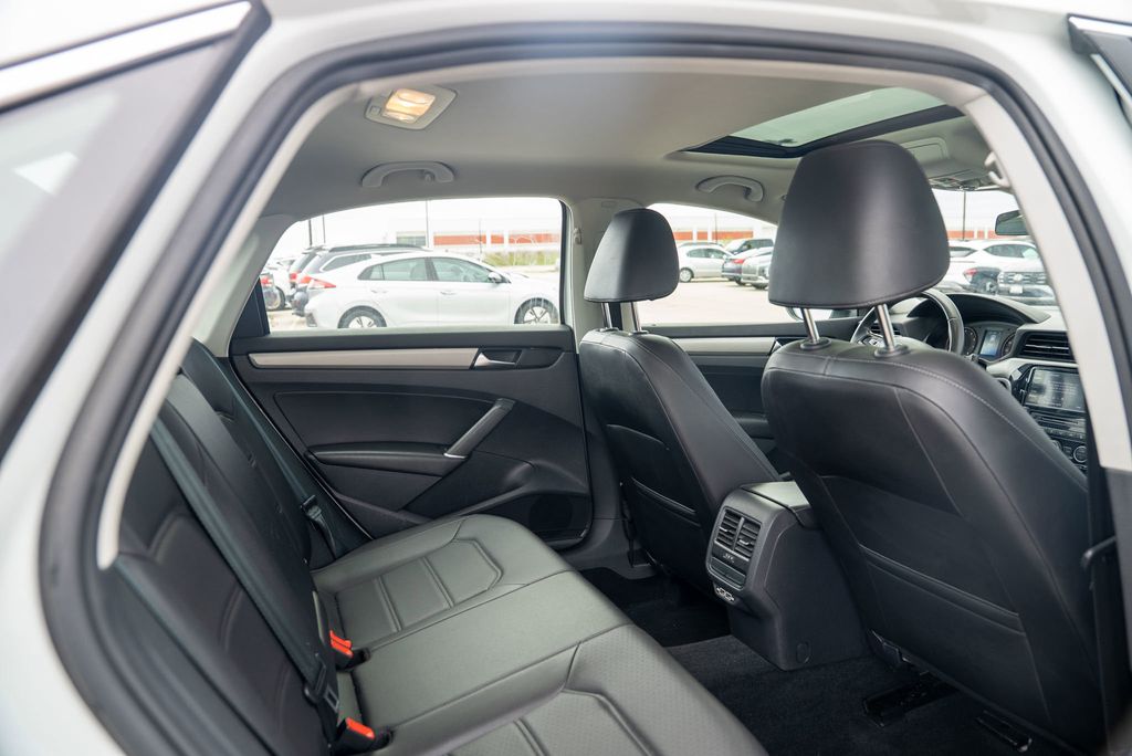 2021 Volkswagen Passat 2.0T SE photo 12